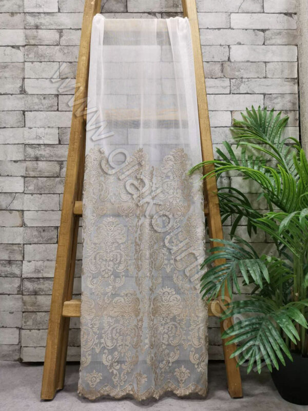 ΚΟΥΡΤΙΝΑ ΦΛΑΜΑ ΠΟΛΥΤΕΛΕΙΑΣ, ΜΠΑΡΟΚ ΚΕΝΤΗΜΑ