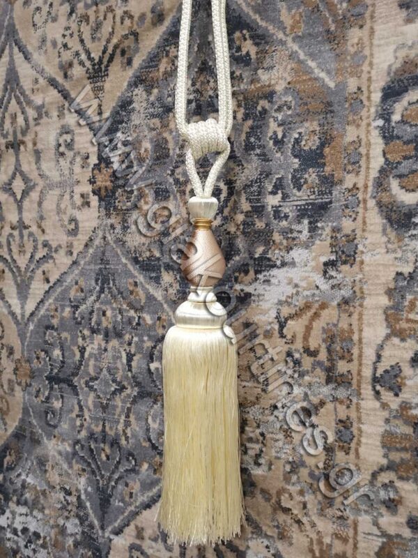 ΔΕΣΤΡΑ ΓΙΑ ΚΟΥΡΤΙΝΑ, ΕΚΡΟΥ