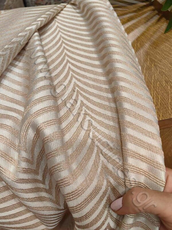 ΚΟΥΡΤΙΝΑ ΜΕ ΤΟ ΜΕΤΡΟ, ΙΒΟΥΑΡ ΜΕ ΨΑΡΟΚΟΚΚΑΛΟ ΜΠΕΖ