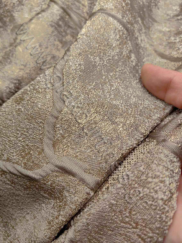 ΚΟΥΡΤΙΝΑ ΜΕ ΤΟ ΜΕΤΡΟ, ΓΚΡΕΖ ΜΕ ΧΡΥΣΟ ΚΑΙ ΓΚΡΙ