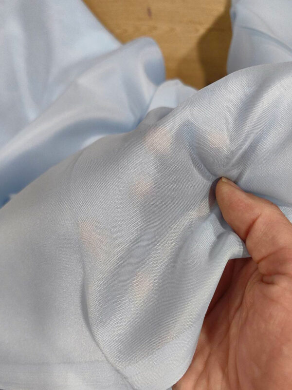 ΚΟΥΡΤΙΝΑ ΜΕ ΤΟ ΜΕΤΡΟ, ΗΜΙΔΙΑΦΑΝΗ ΓΑΛΑΖΙΑ